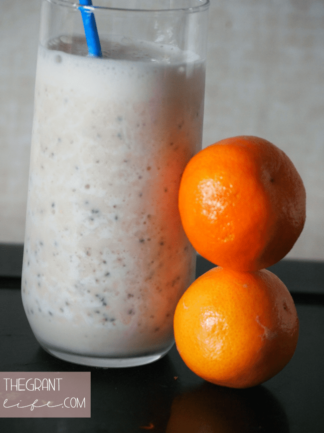 breakfast smoothie with chia