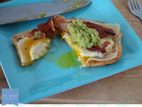 easy avocado breakfast sandwich