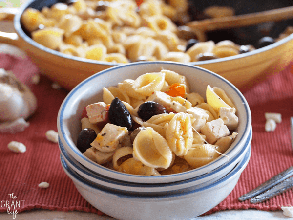 Greek pasta skilet - one dish meal!