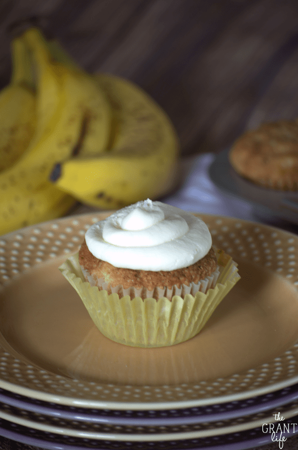 Amazingly delicious hummingbird cupcakes! A quick and easy recipe that is filled with fruit and topped with cream cheese frosting
