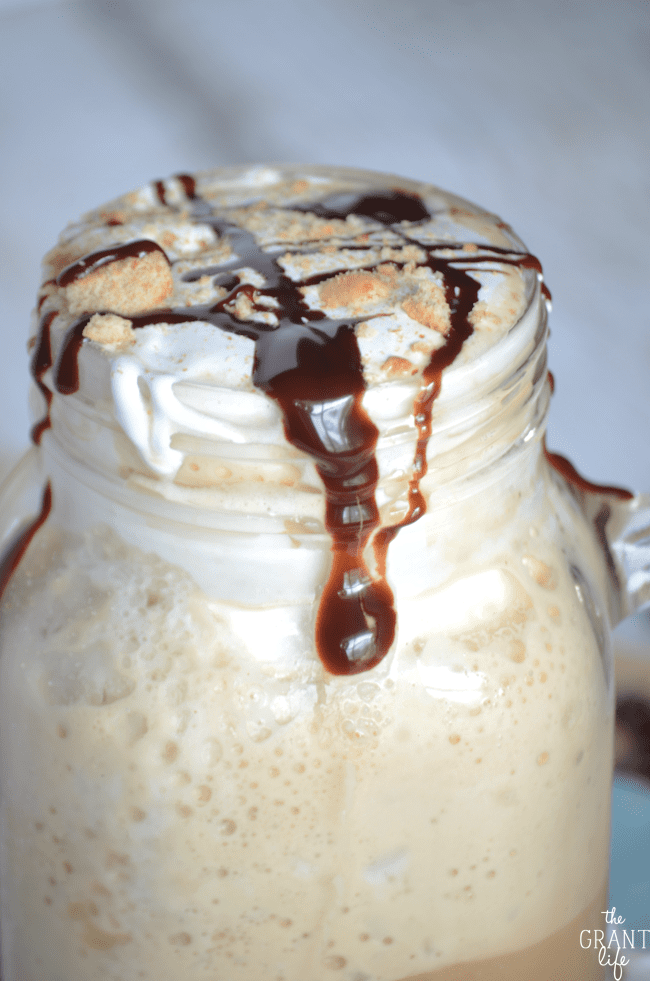 Easy smores frappucino recipe! Make this yummy drink at home!