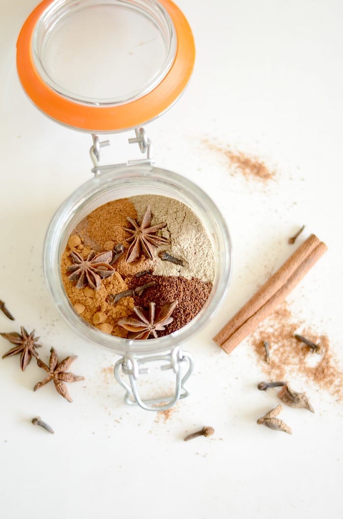 https://mommakesdinner.com/wp-content/uploads/2016/01/Homemade-chai-spice-mix.jpg