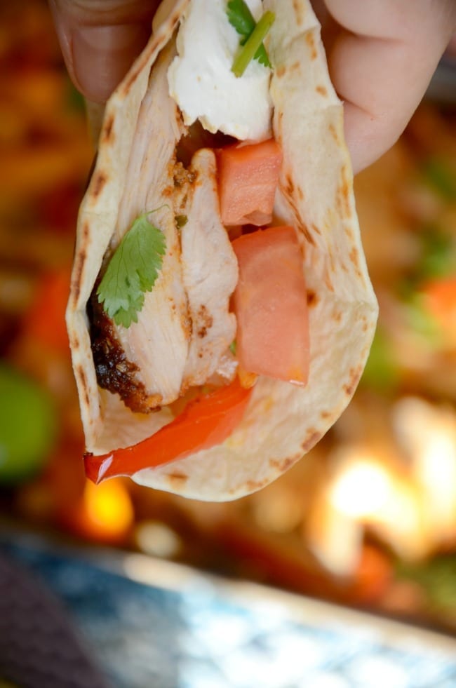 https://mommakesdinner.com/wp-content/uploads/2018/04/Chicken-fajita-sheet-pan-recipe-taco-.jpg