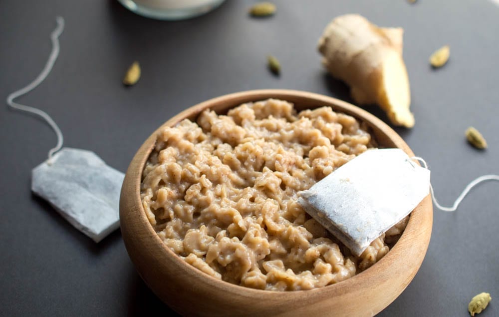 Chai latte a colazione: ricetta per porridge bowl