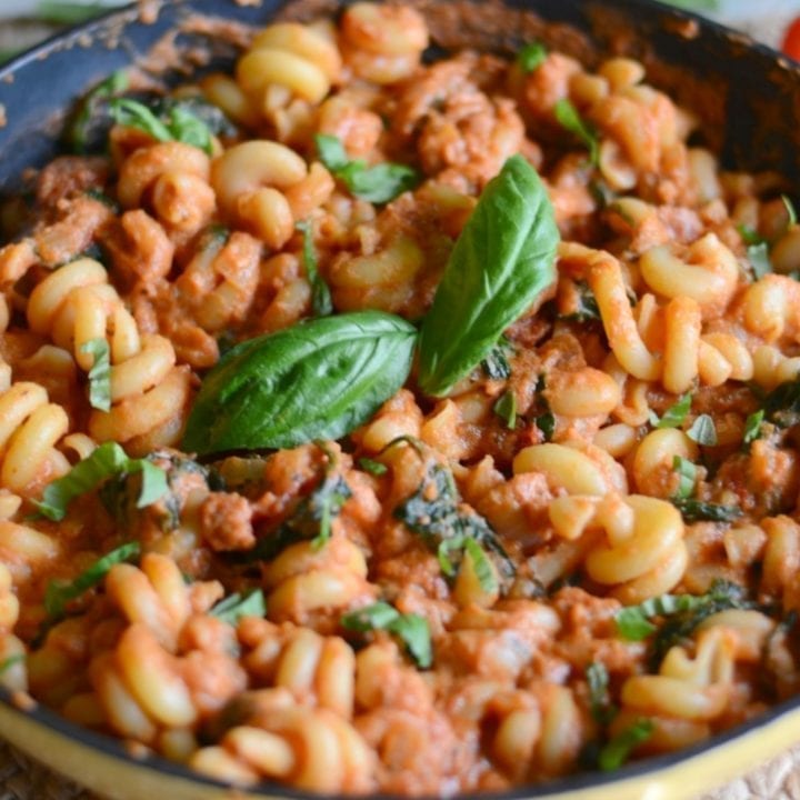 Creamy tomato and spinach pasta