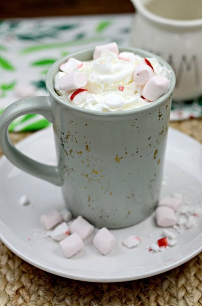Peppermint white hot chocolate - mom makes dinner