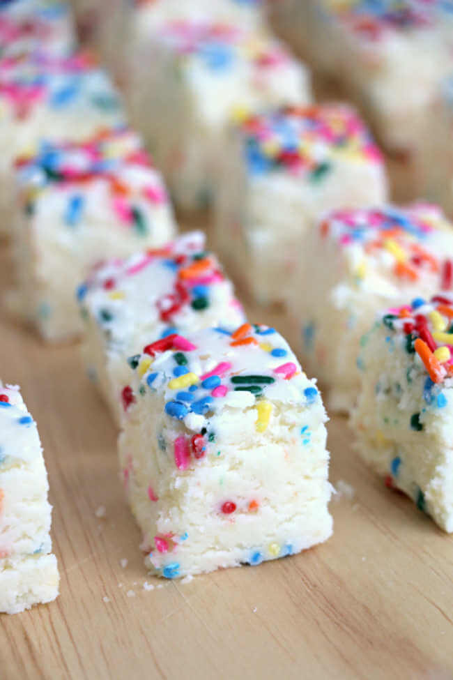 How to make white chocolate fudge with cake batter