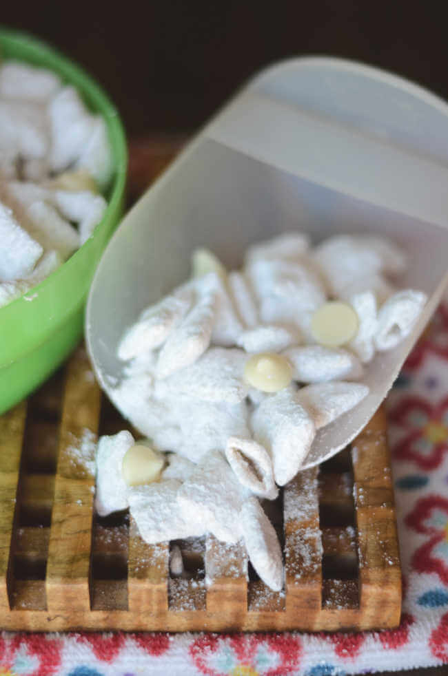 White chocolate puppy chow recipe