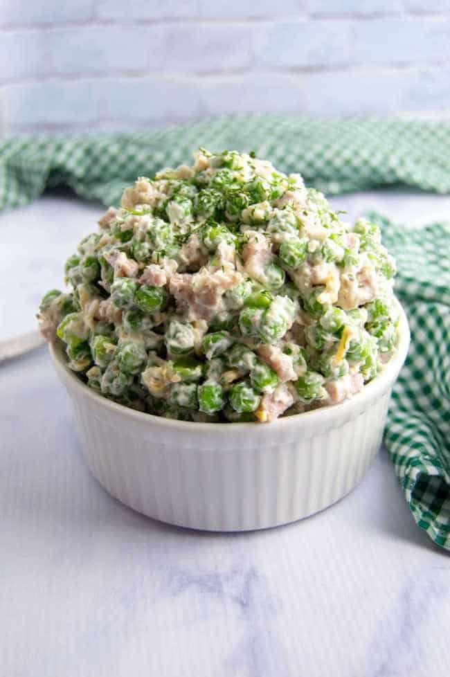 How to make creamy pea salad via @mommakesdinner