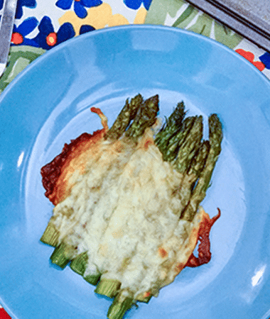 cheesy baked asparagus