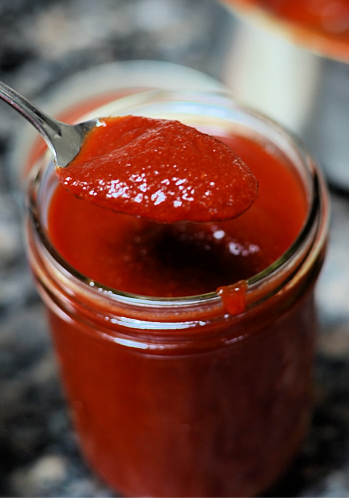 Easy Homemade BBQ Sauce - mom makes dinner