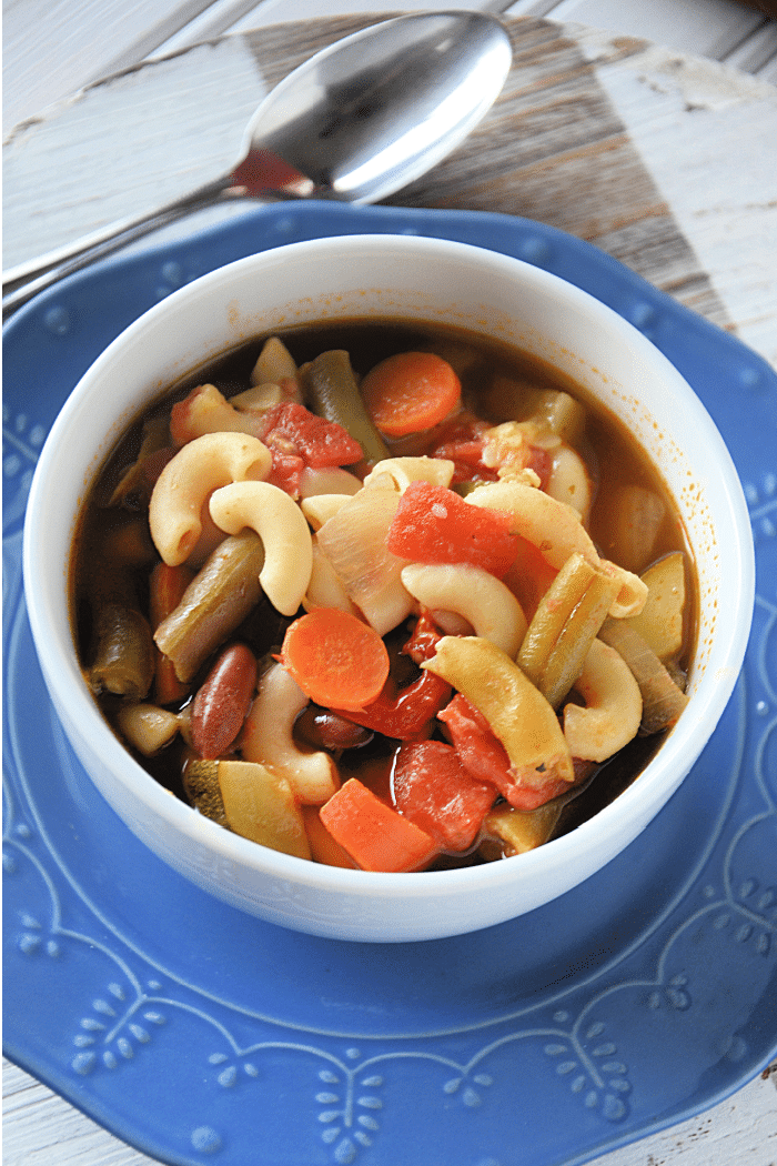 Easy Minestrone Soup - mom makes dinner