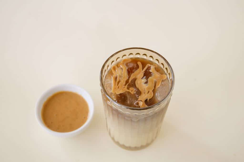 Starbucks copycat iced caramel macchiato (4)