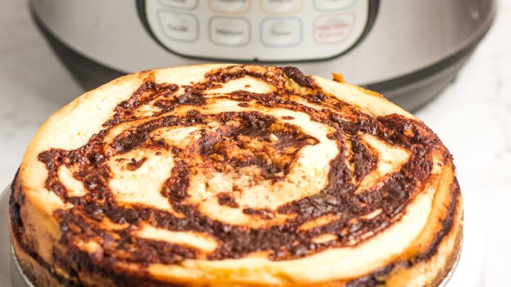 Delicious Instant Pot Cinnamon Swirl Cheesecake Recipe