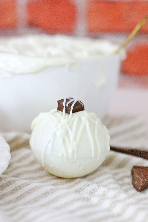 white chocolate cocoa bombs