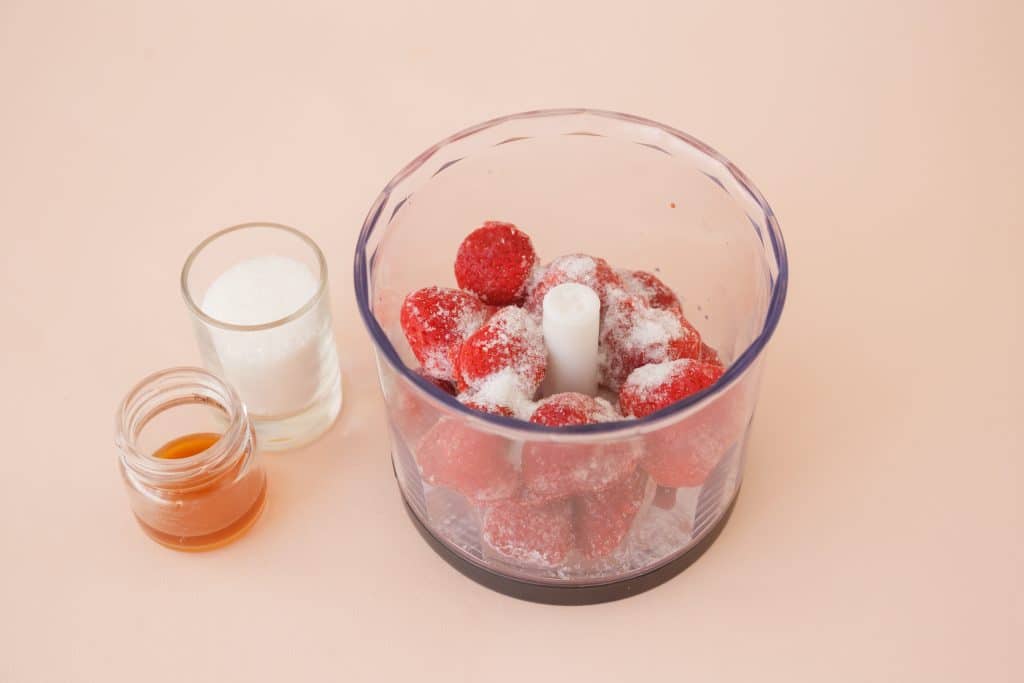 how to make a strawberry refresher at home