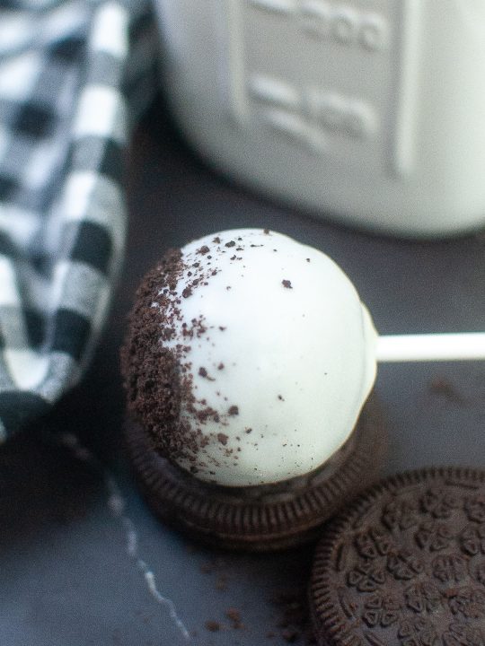 Starbucks Cookies and Cream Cake Pops - mom makes