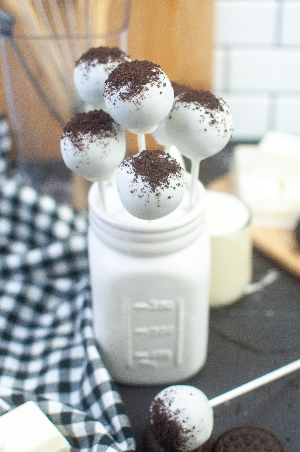 starbucks-cookies-and-cream-cake-pops-mom-makes-dinner
