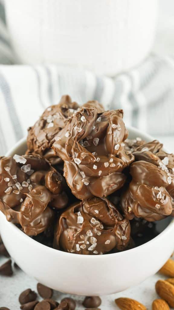 the easiest almond chocolate clusters