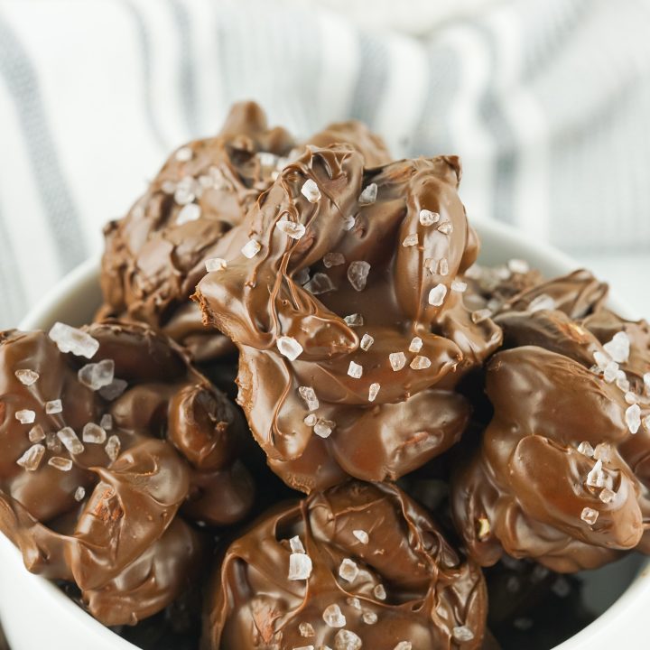 the easiest almond chocolate clusters