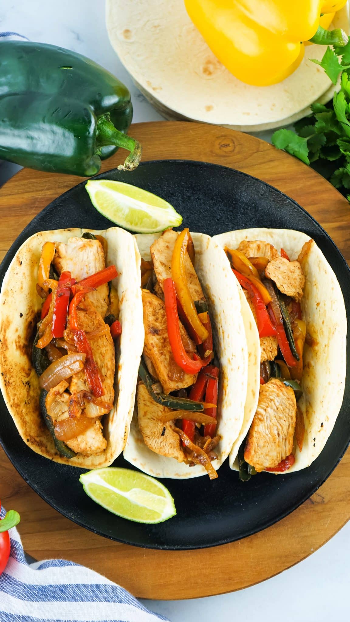 Crock Pot Chicken Fajitas mom makes dinner