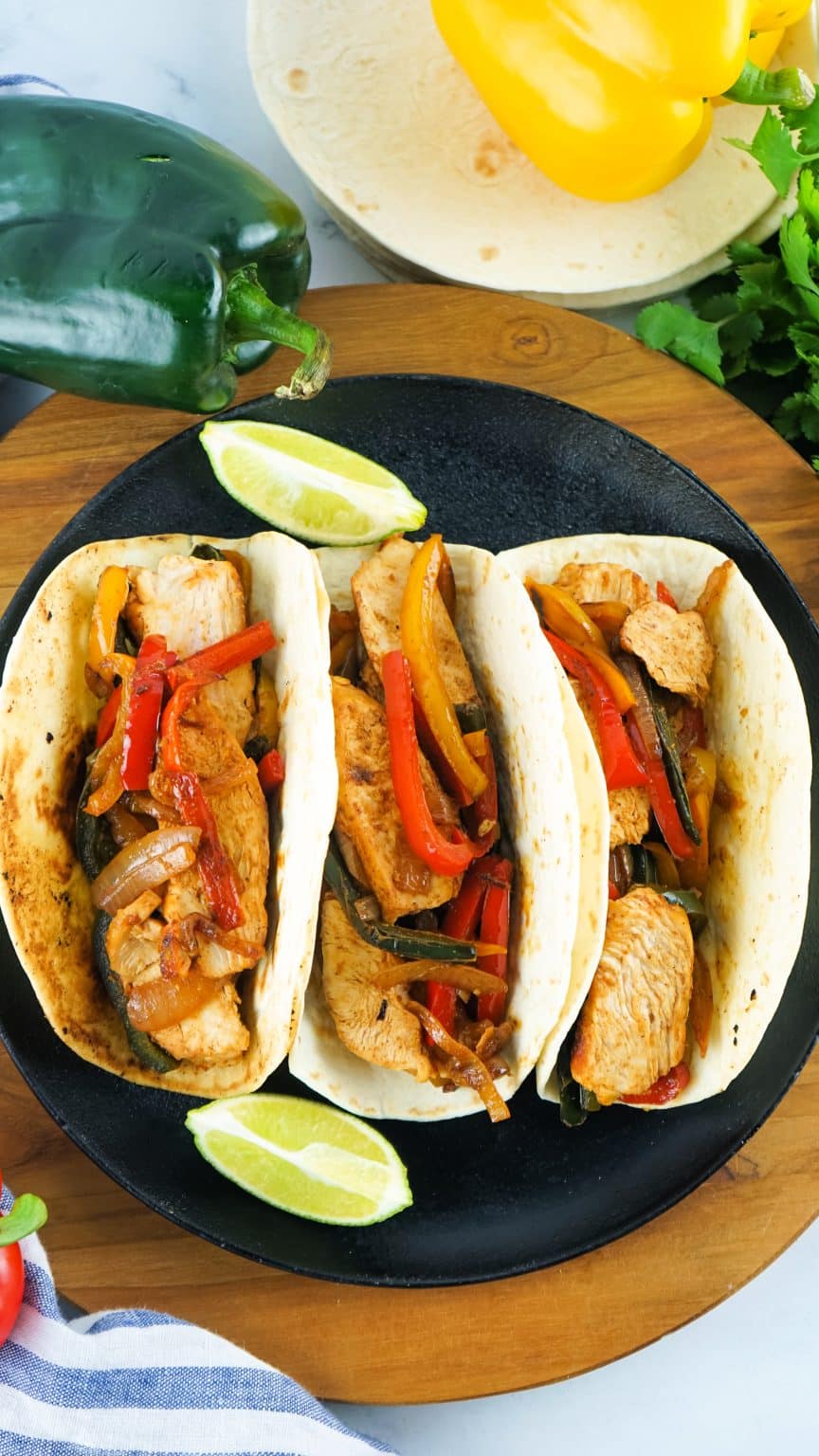 Crock Pot Chicken Fajitas mom makes dinner